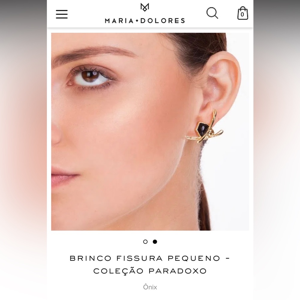 Earring gold plated and onix from Brazilian designer Maria Dolores